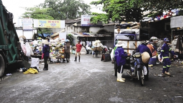 Điểm tập kết, trung chuyển rác: Nỗi lo sợ của người dân thành phố